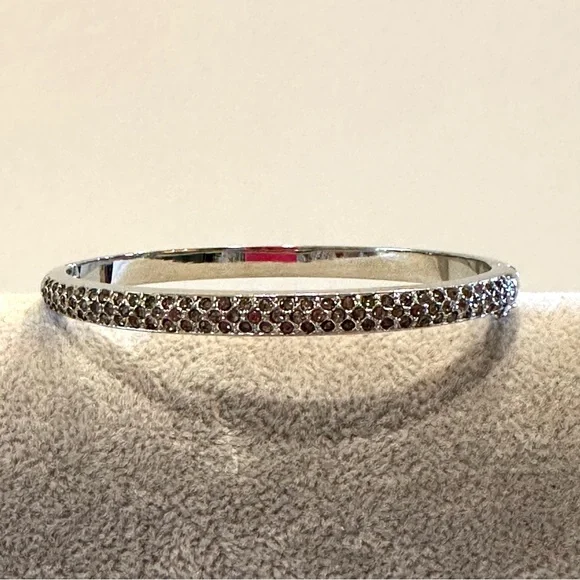 New Bracelet- made with Swarovski elements/ crystals- silver hinged bangle - Picture 1 of 15